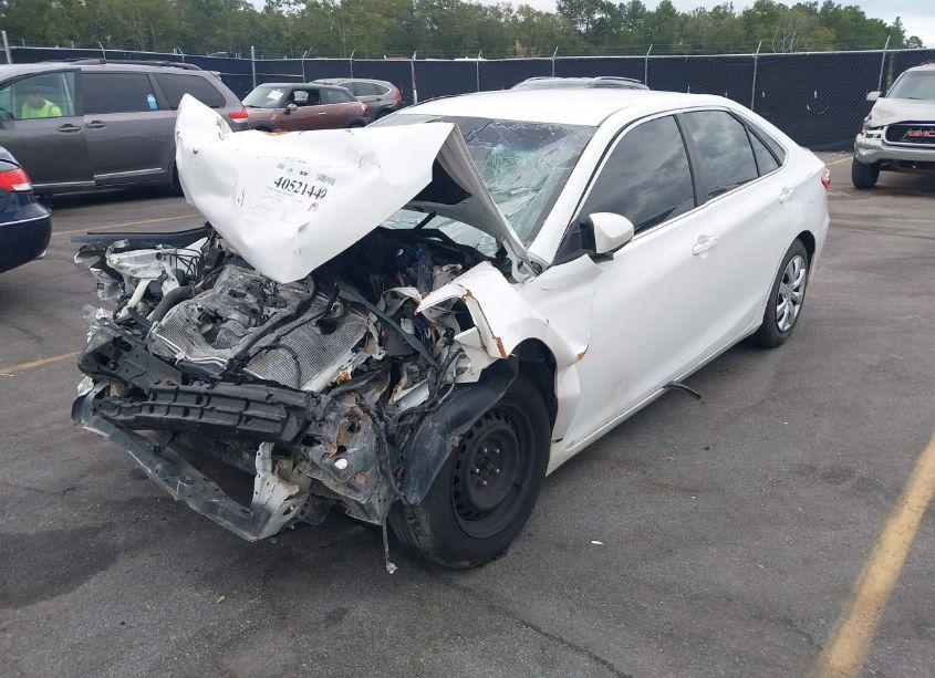 Photo 2 of 2016 Toyota Camry LE (VIN 4T1BF1FK3GU603822)