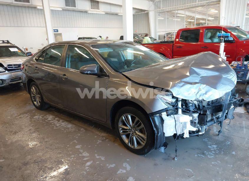 2017 Toyota Camry SE (VIN 4T1BF1FK3HU308933) main photo