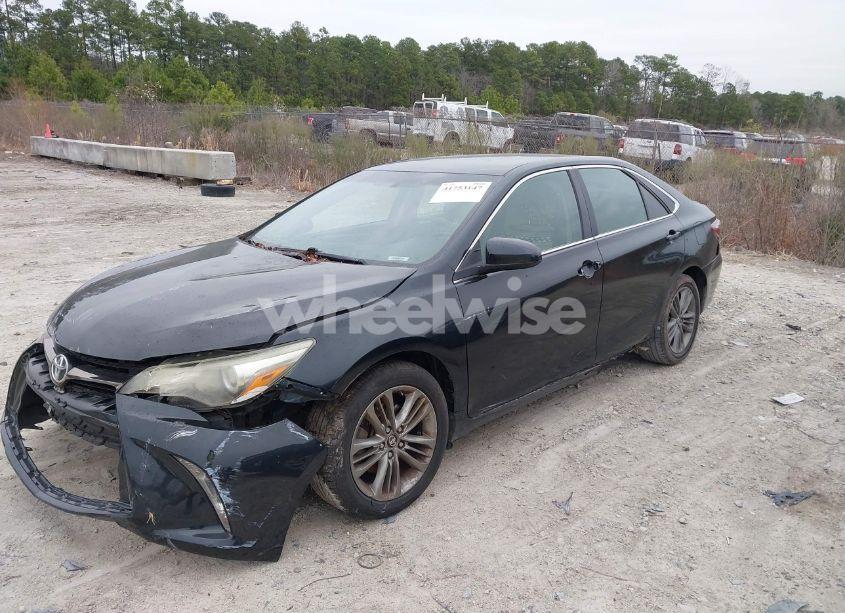 Photo 2 of 2017 Toyota Camry SE (VIN 4T1BF1FK3HU313047)