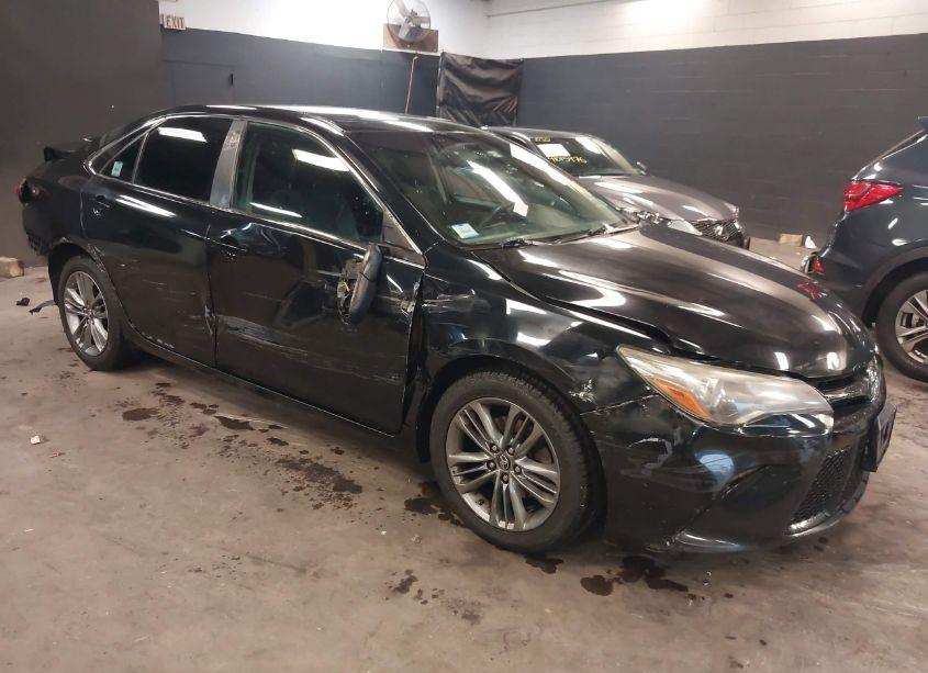 2017 Toyota Camry SE (VIN 4T1BF1FK3HU320466) main photo