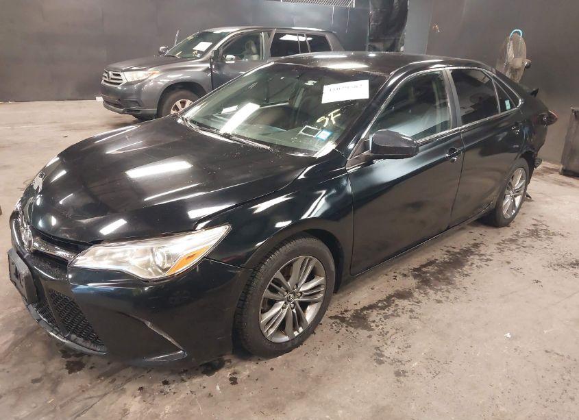 Photo 2 of 2017 Toyota Camry SE (VIN 4T1BF1FK3HU320466)