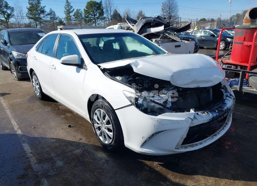 2017 Toyota Camry LE (VIN 4T1BF1FK3HU332181) main photo