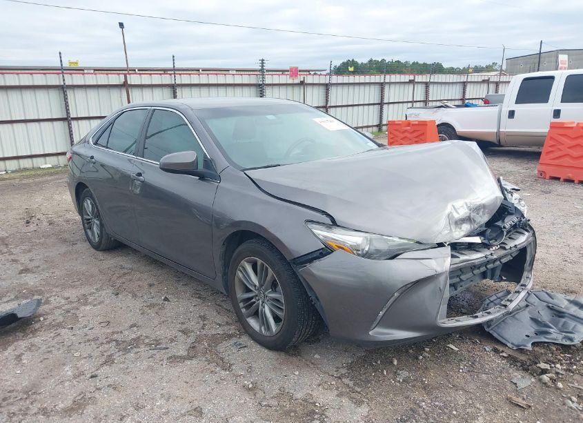 2017 Toyota Camry SE (VIN 4T1BF1FK3HU335176) main photo