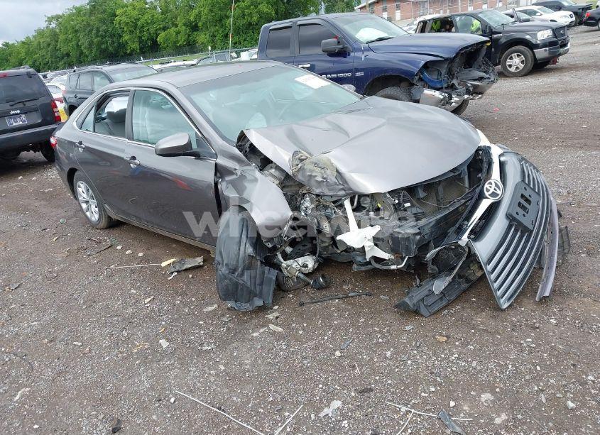 2017 Toyota Camry LE (VIN 4T1BF1FK3HU355475) main photo