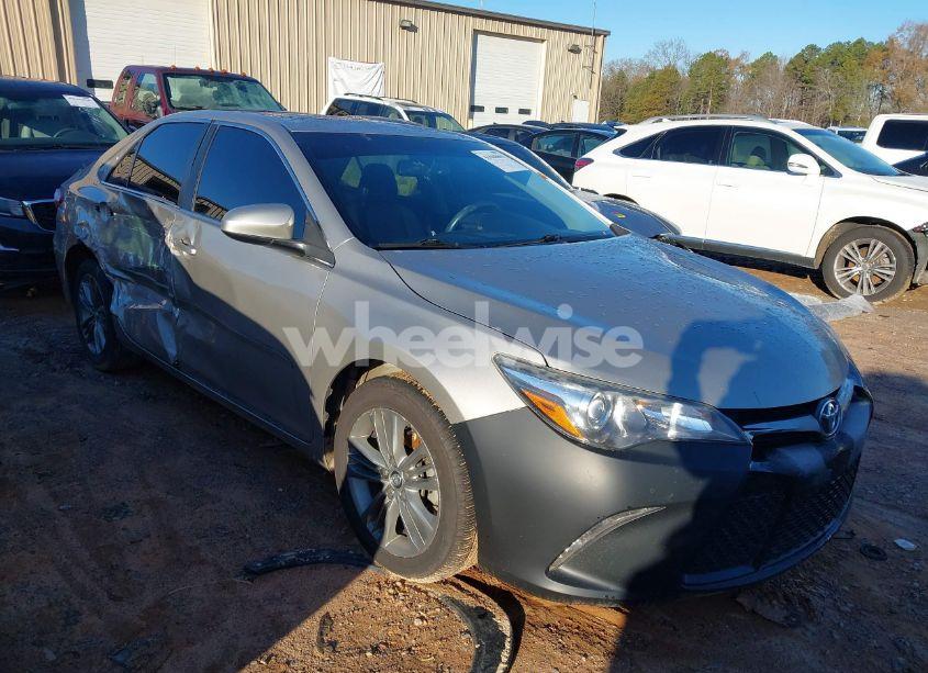 2017 Toyota Camry SE (VIN 4T1BF1FK3HU366282) main photo