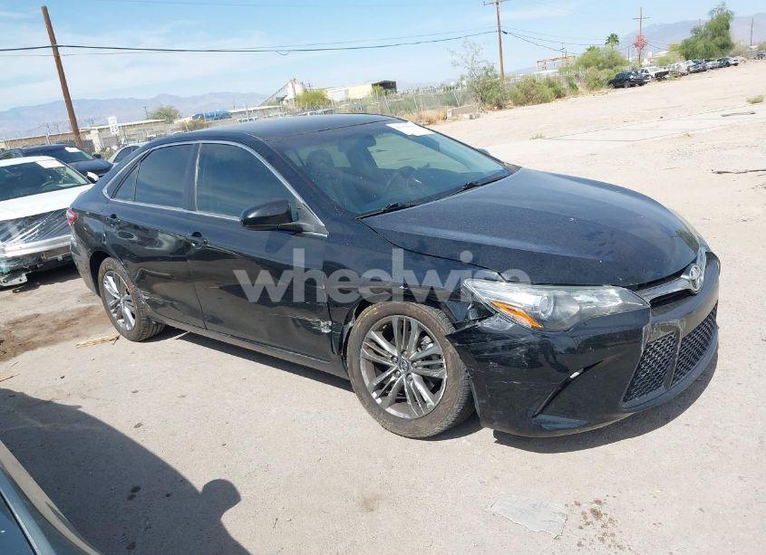 2017 Toyota Camry LE/XLE/SE/XSE (VIN 4T1BF1FK3HU367562) main photo