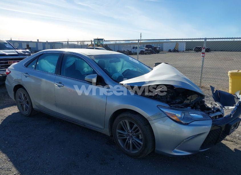 2017 Toyota Camry SE (VIN 4T1BF1FK3HU404917) main photo
