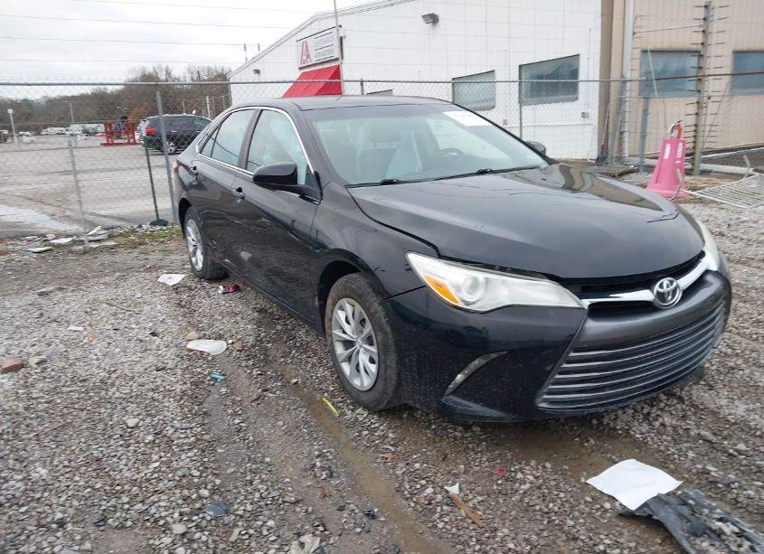 2017 Toyota Camry LE (VIN 4T1BF1FK3HU408935) main photo