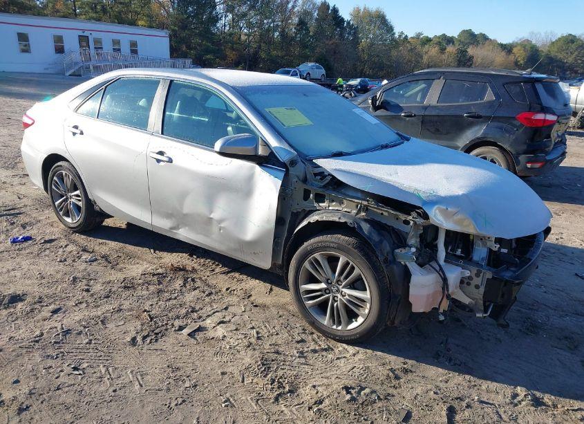 2017 Toyota Camry SE (VIN 4T1BF1FK3HU419823) main photo