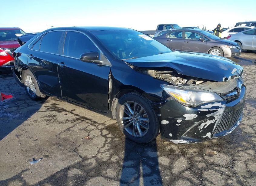 2017 Toyota Camry SE (VIN 4T1BF1FK3HU421913) main photo