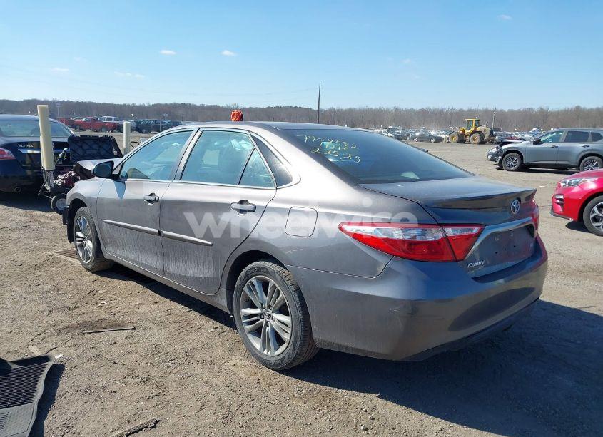 Photo 3 of 2017 Toyota Camry SE (VIN 4T1BF1FK3HU424732)