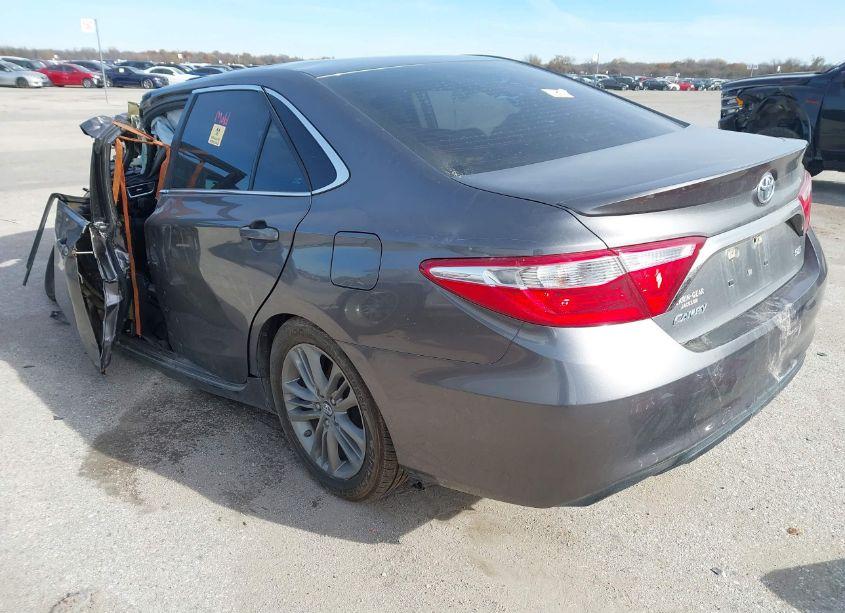 Photo 3 of 2017 Toyota Camry SE (VIN 4T1BF1FK3HU432670)