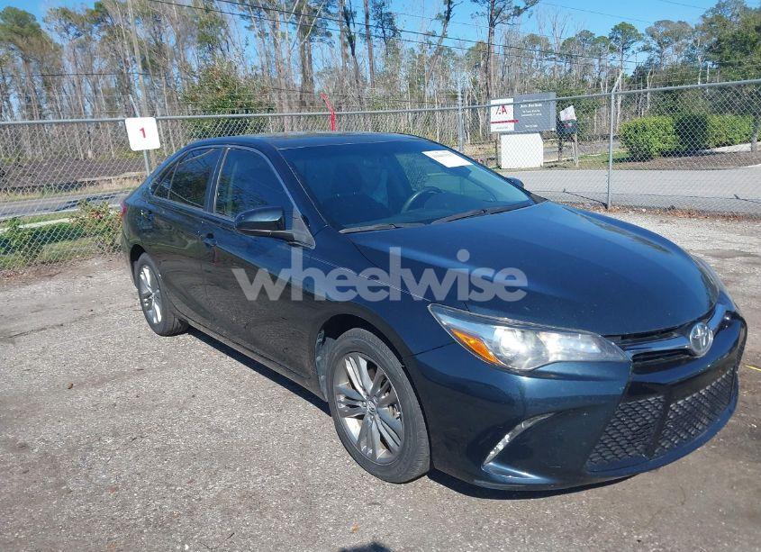 2017 Toyota Camry SE (VIN 4T1BF1FK3HU445970) main photo