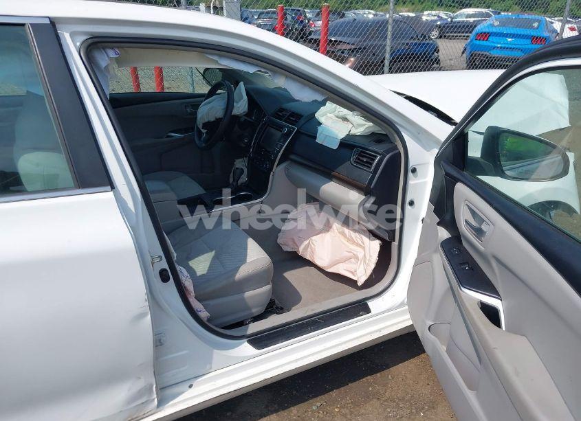 Photo 5 of 2017 Toyota Camry LE (VIN 4T1BF1FK3HU630245)