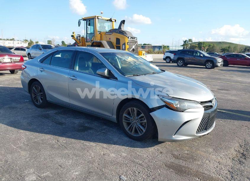 2017 Toyota Camry SE (VIN 4T1BF1FK3HU642248) main photo