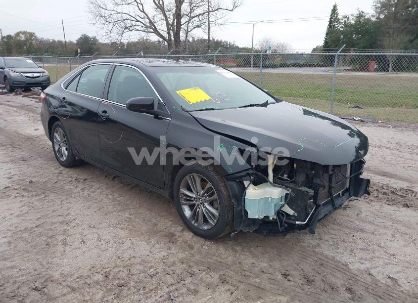 2017 Toyota Camry SE (VIN 4T1BF1FK3HU660653) main photo