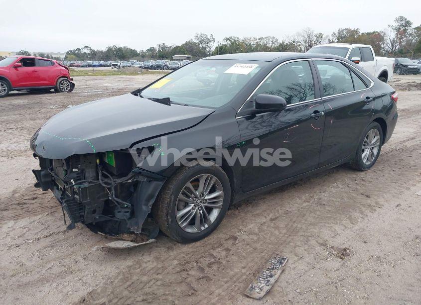 Photo 2 of 2017 Toyota Camry SE (VIN 4T1BF1FK3HU660653)