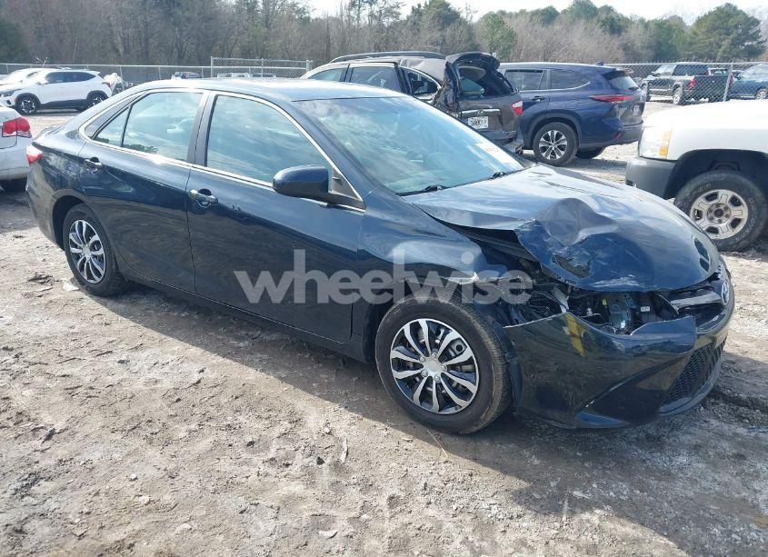 2017 Toyota Camry SE (VIN 4T1BF1FK3HU661818) main photo