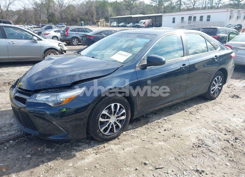 Photo 2 of 2017 Toyota Camry SE (VIN 4T1BF1FK3HU661818)