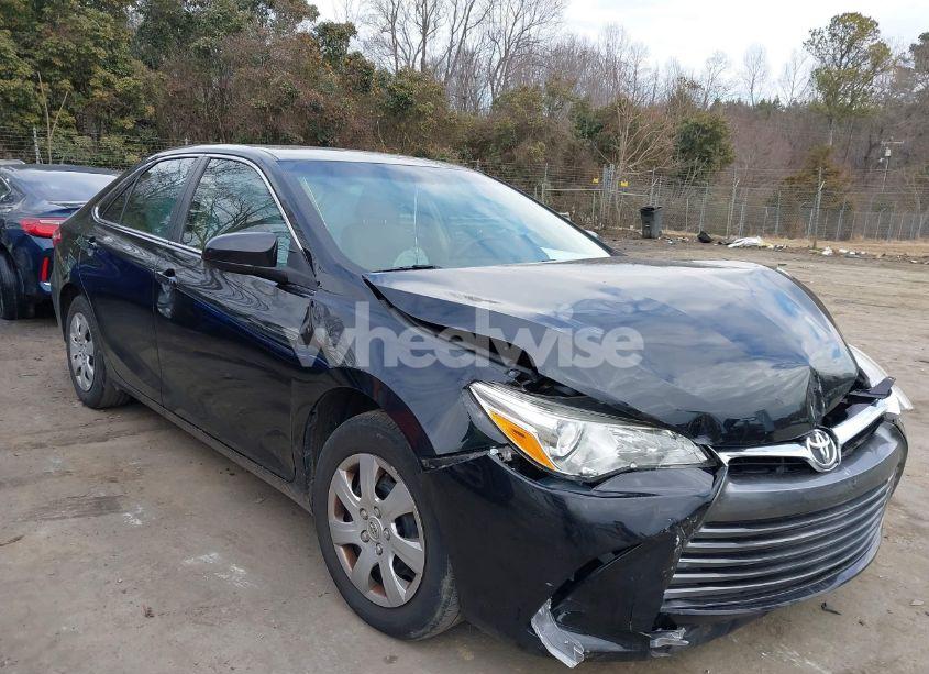 2017 Toyota Camry LE (VIN 4T1BF1FK3HU684127) main photo