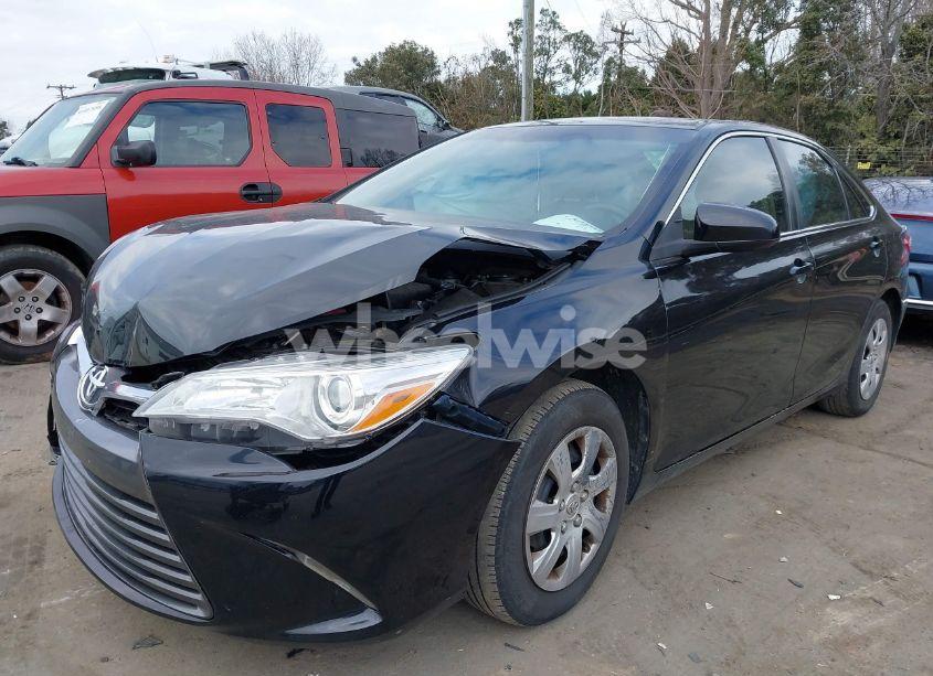 Photo 2 of 2017 Toyota Camry LE (VIN 4T1BF1FK3HU684127)