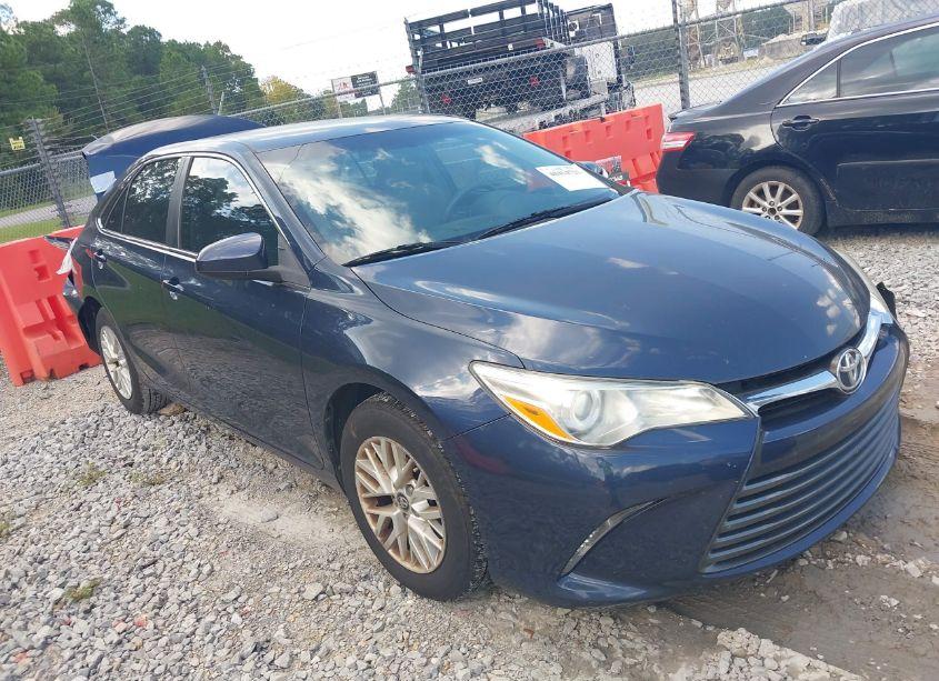 2017 Toyota Camry LE (VIN 4T1BF1FK3HU710788) main photo