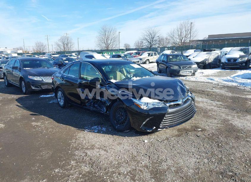 2017 Toyota Camry LE (VIN 4T1BF1FK3HU717532) main photo