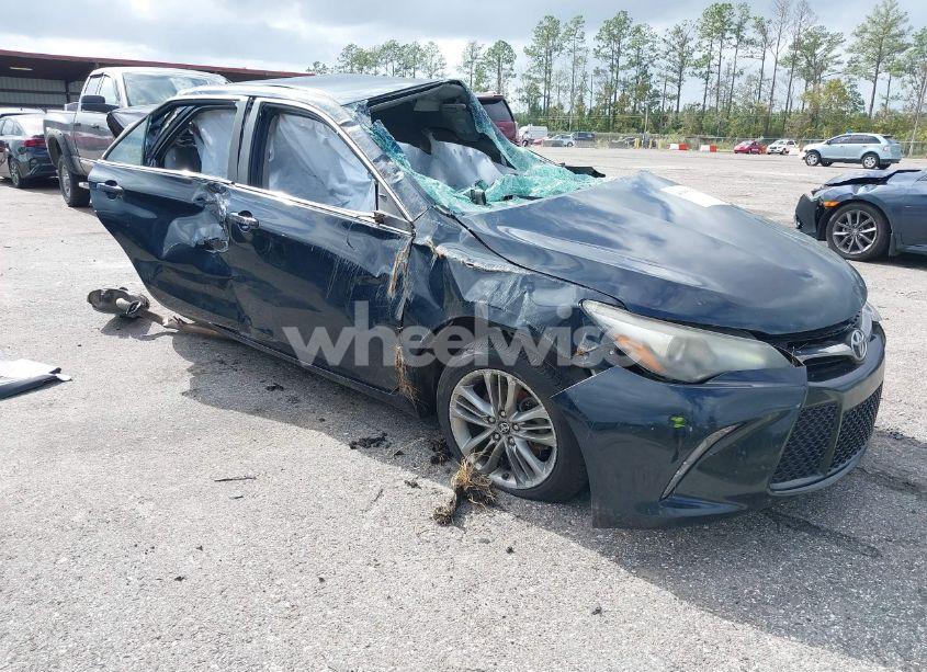 2017 Toyota Camry SE (VIN 4T1BF1FK3HU732936) main photo