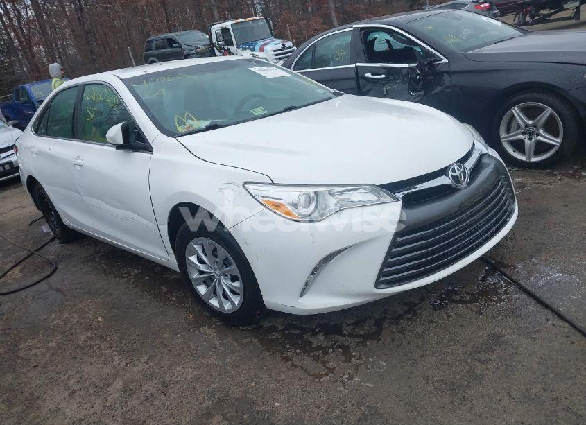 2017 Toyota Camry LE (VIN 4T1BF1FK3HU734718) main photo