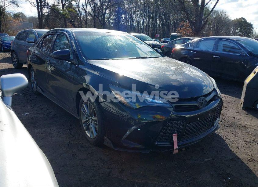 2017 Toyota Camry SE (VIN 4T1BF1FK3HU738431) main photo