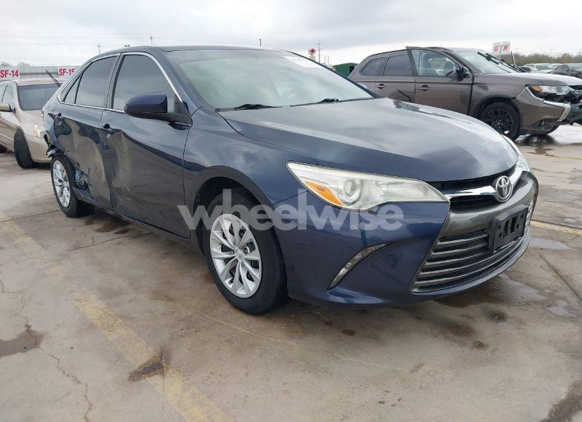2017 Toyota Camry LE (VIN 4T1BF1FK3HU744567) main photo