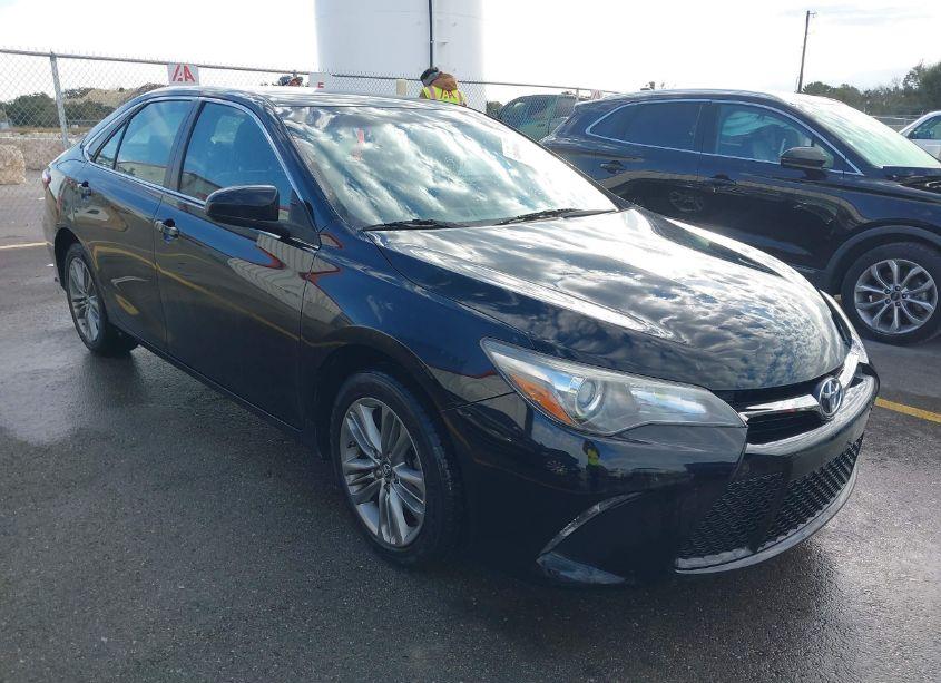 2017 Toyota Camry SE (VIN 4T1BF1FK3HU755374) main photo