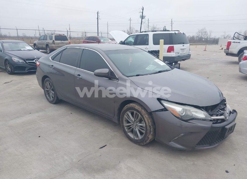 2017 Toyota Camry SE (VIN 4T1BF1FK3HU792408) main photo