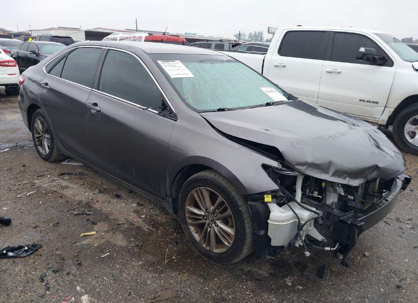 2017 Toyota Camry SE (VIN 4T1BF1FK3HU802368) main photo