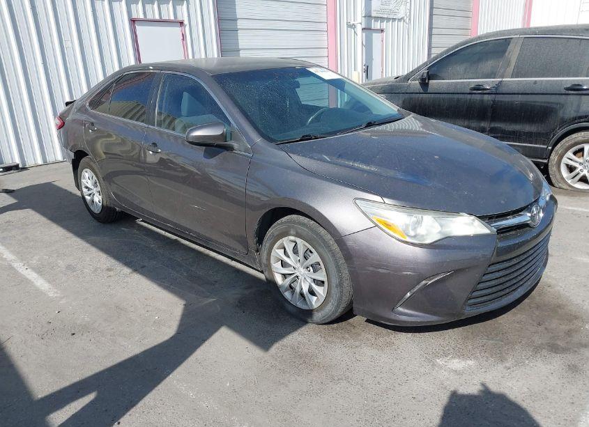 2017 Toyota Camry LE (VIN 4T1BF1FK3HU804220) main photo