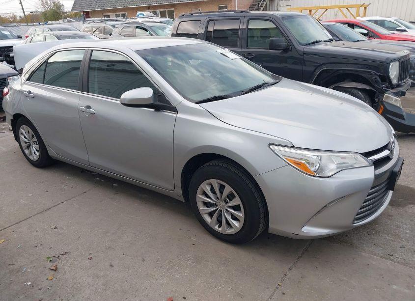 2017 Toyota Camry LE (VIN 4T1BF1FK3HU804864) main photo