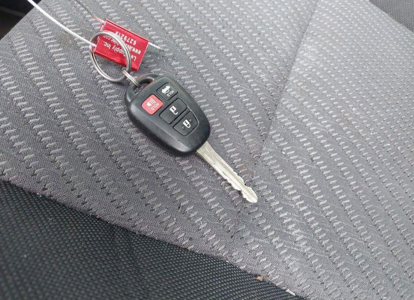 Photo 11 of 2017 Toyota Camry LE (VIN 4T1BF1FK3HU804864)