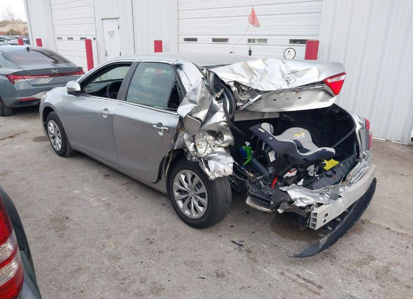 Photo 3 of 2017 Toyota Camry LE (VIN 4T1BF1FK3HU804864)