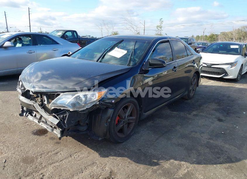 Photo 2 of 2013 Toyota Camry SE (VIN 4T1BF1FK4DU208415)