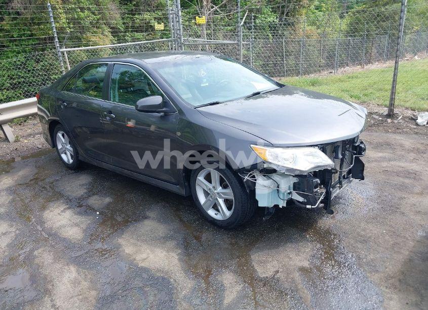 2013 Toyota Camry SE (VIN 4T1BF1FK4DU250793) main photo