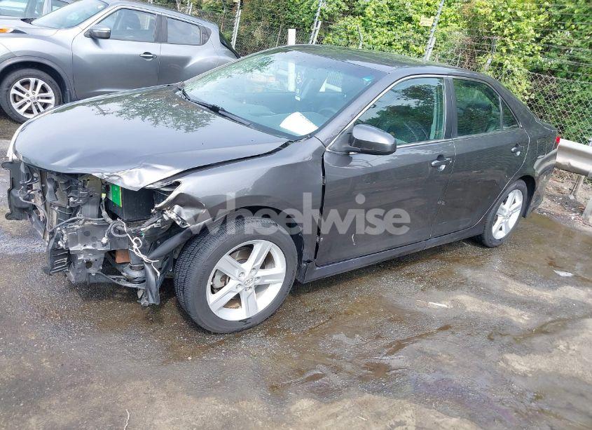 Photo 2 of 2013 Toyota Camry SE (VIN 4T1BF1FK4DU250793)