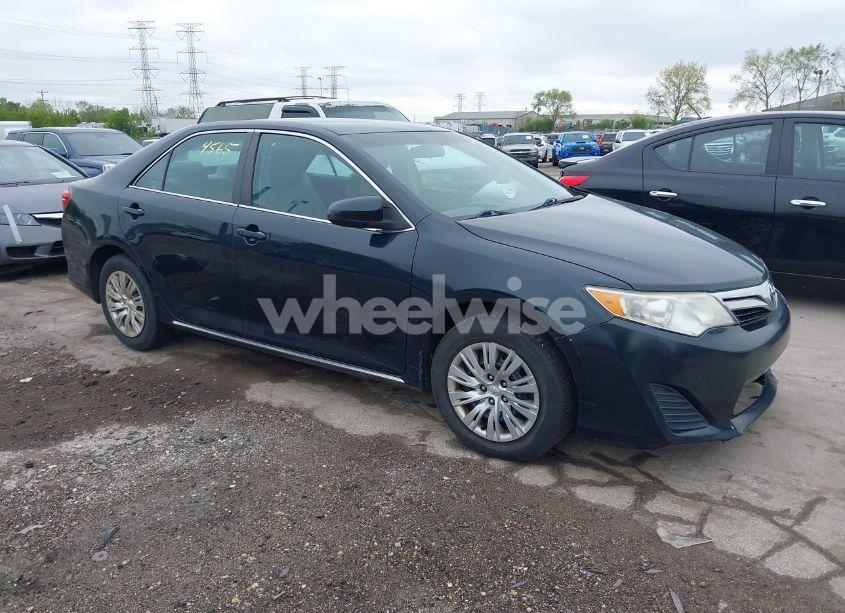 2013 Toyota Camry LE (VIN 4T1BF1FK4DU254083) main photo