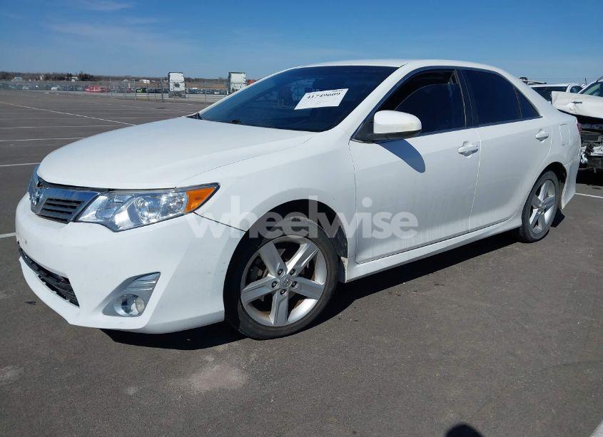 Photo 2 of 2013 Toyota Camry SE (VIN 4T1BF1FK4DU288007)