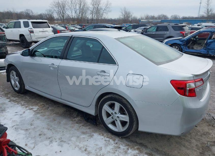 Photo 3 of 2013 Toyota Camry SE (VIN 4T1BF1FK4DU290839)