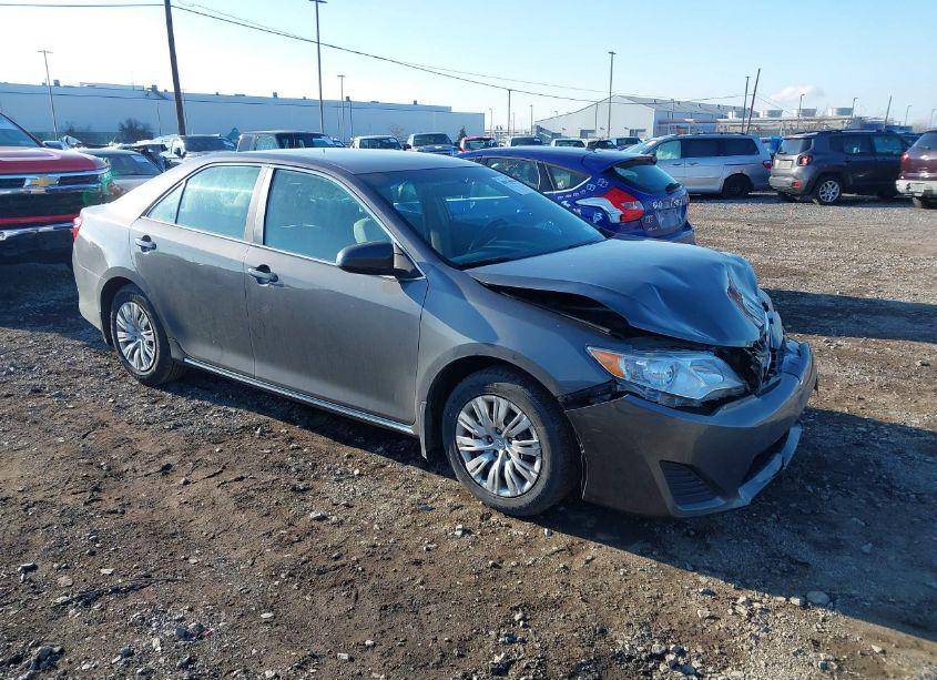 2013 Toyota Camry LE (VIN 4T1BF1FK4DU639062) main photo