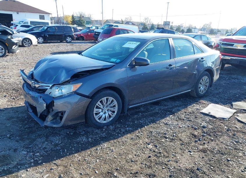 Photo 2 of 2013 Toyota Camry LE (VIN 4T1BF1FK4DU639062)