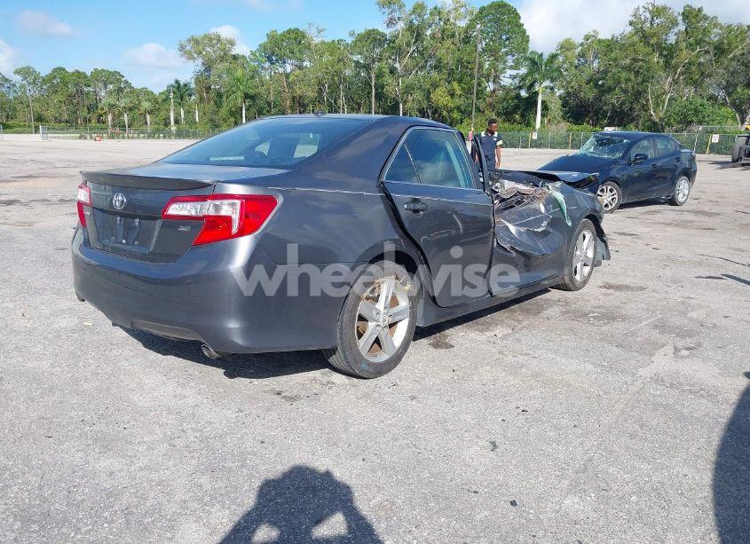 Photo 4 of 2013 Toyota Camry SE (VIN 4T1BF1FK4DU645069)