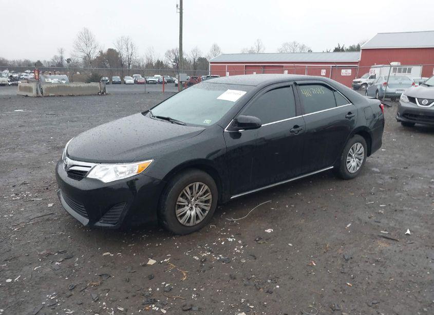 Photo 2 of 2013 Toyota Camry LE (VIN 4T1BF1FK4DU657139)