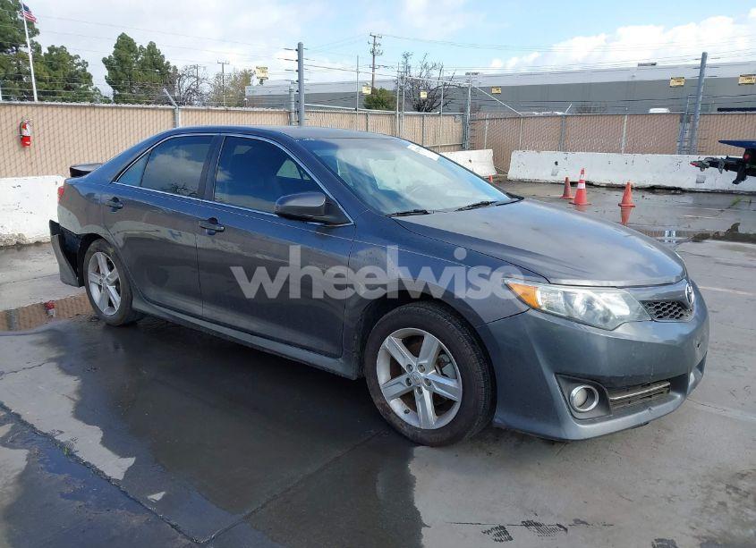2013 Toyota Camry SE (VIN 4T1BF1FK4DU660090) main photo