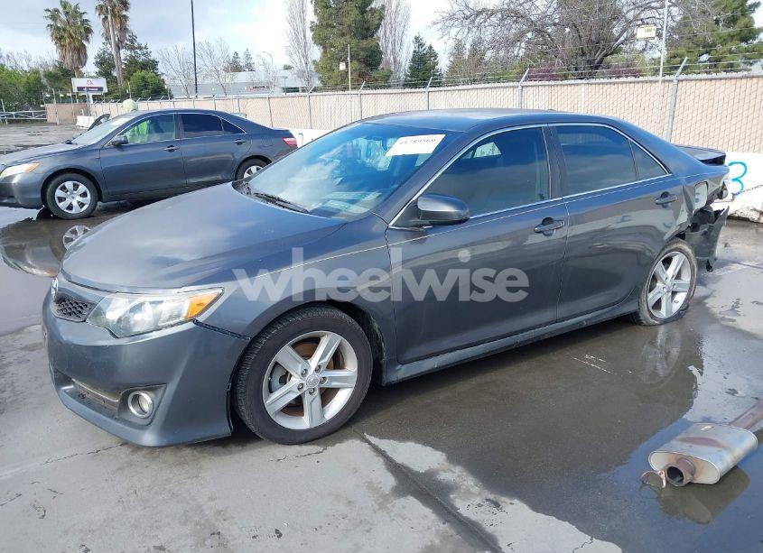 Photo 2 of 2013 Toyota Camry SE (VIN 4T1BF1FK4DU660090)